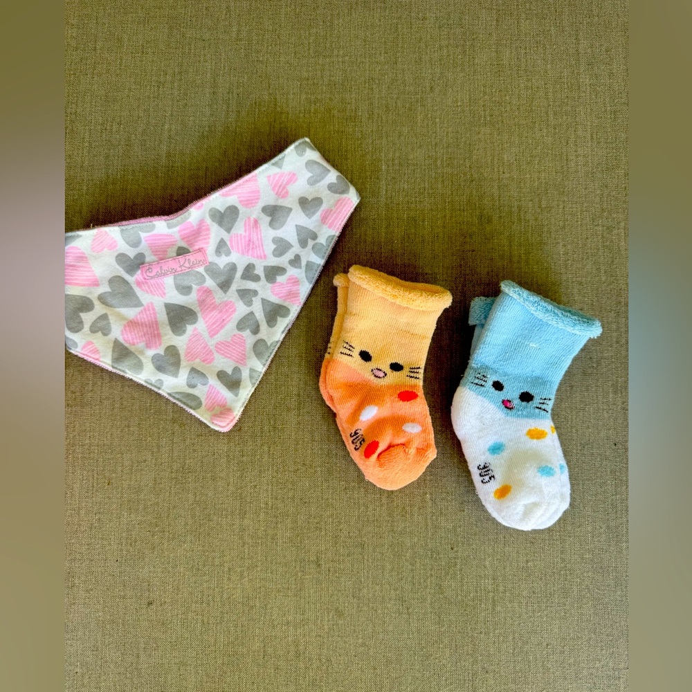 Bundle of 2 Pair of Cat Socks and Calvin Klein Bib